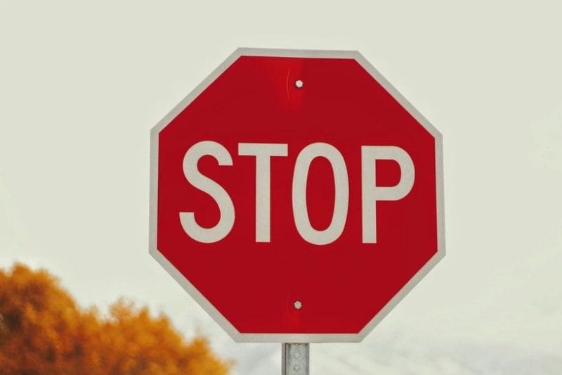 Gefahrensituation Stop-Schild