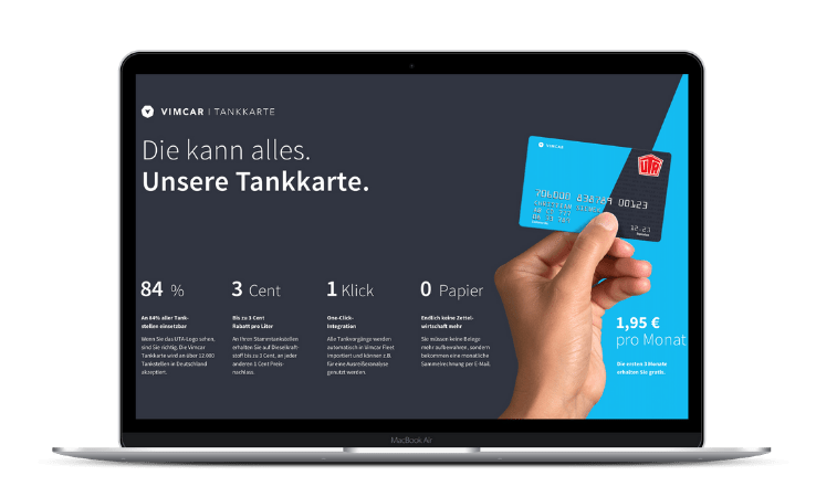 Tankkarten Flyer auf Laptop geöffnet