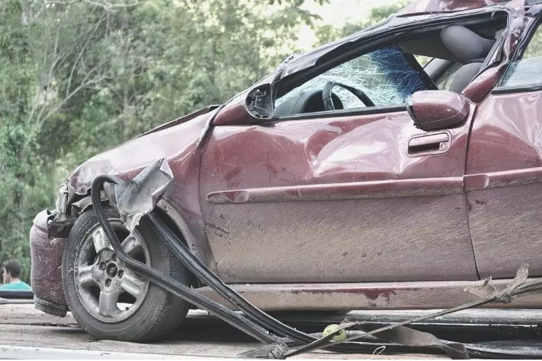 Ein Auto nach einem Unfall