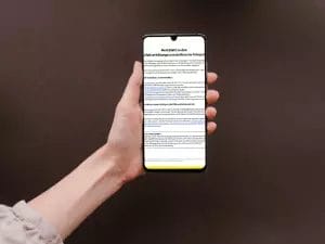 Merkblatt UVV auf Smartphone geöffnet