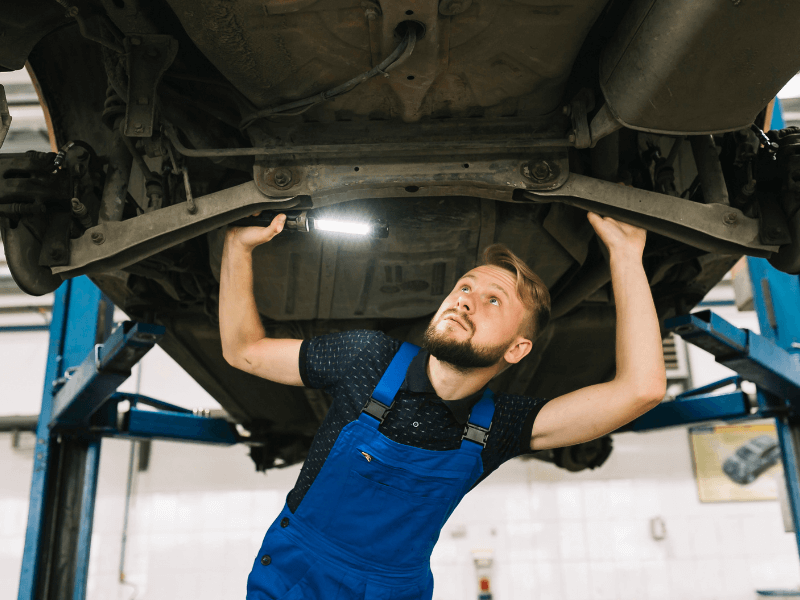 Fahrzeugprüfungin der Werkstatt