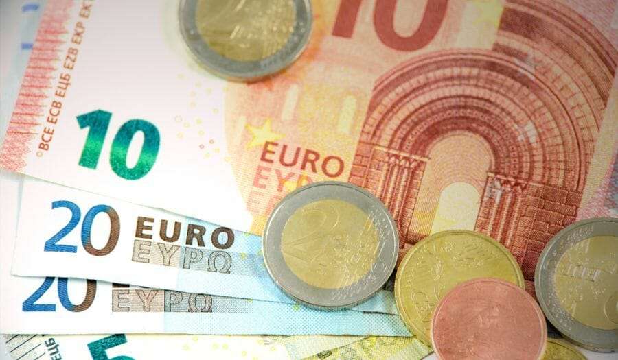 Euronoten und Münzen