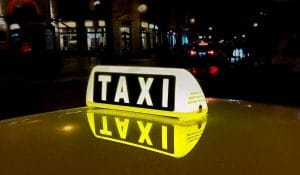 Taxi Symbol auf einem Taxi